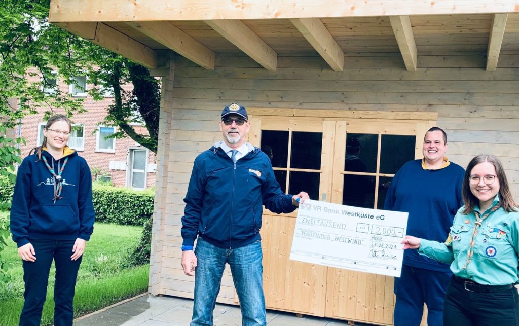 Rotaryclub Heide verhilft Pfadfindern zu neuer Holzhütte